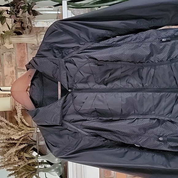 Lululemon Athletica Womens Run Take Flight Full Zip/ZipUp Jacket Black Size 6 - Picture 3 of 13